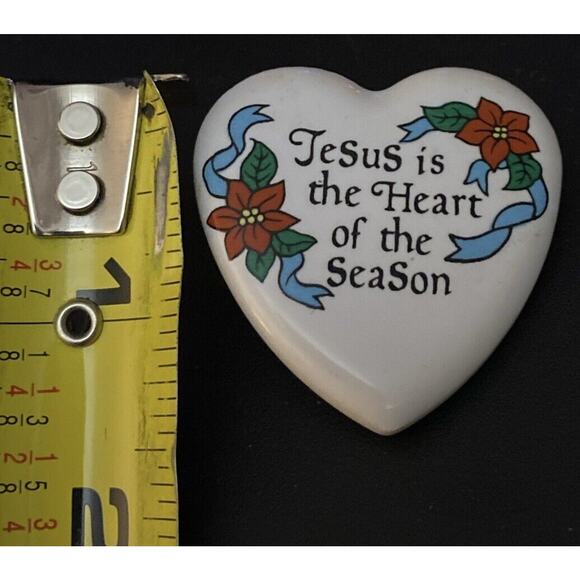 1994 House of Lloyd Vintage Pin Jesus is the Heart of the Season 1.5" - Picture 4 of 4